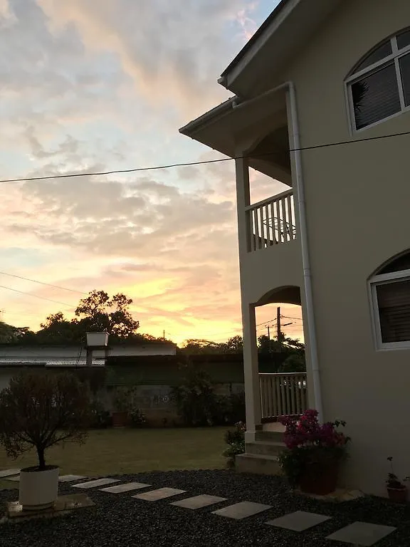 Flower Garden Self-Catering Apartments Victoria