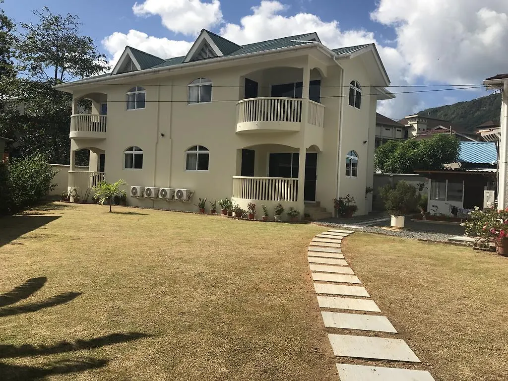 Flower Garden Self-Catering Apartments Beau Vallon